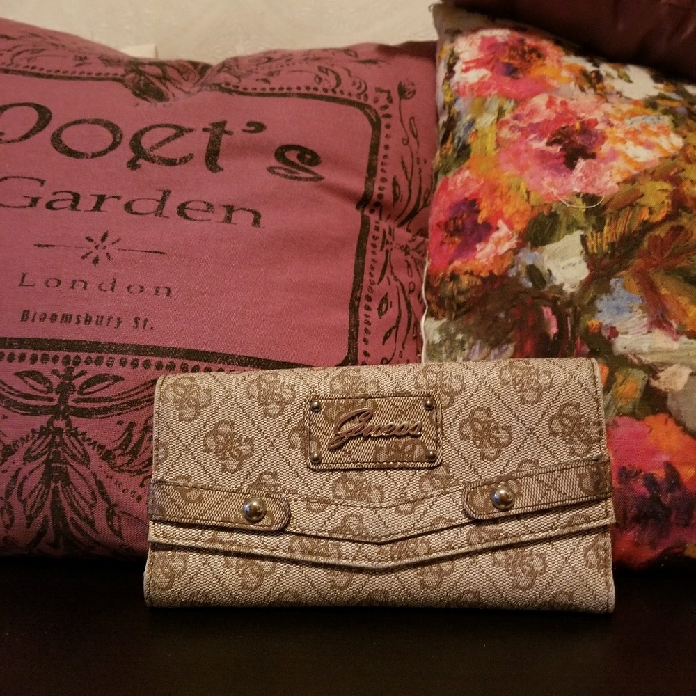 Guess Wallet